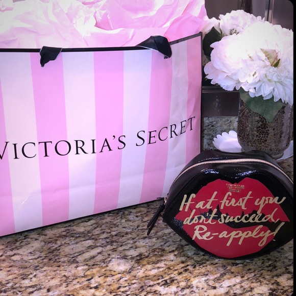 NWT Victoria’s Secret Makeup Bag toiletry girly travel bag red black - Picture 5 of 7